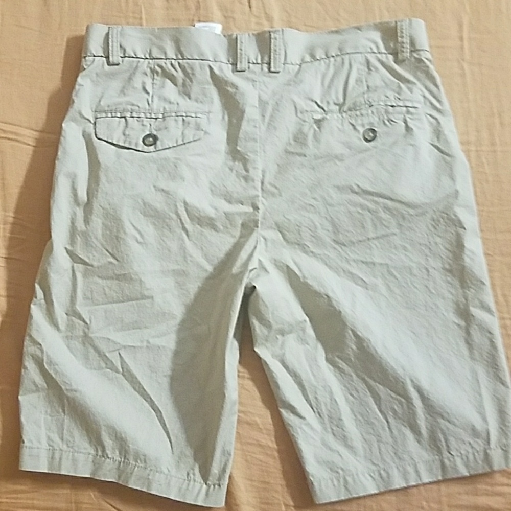 H&M Shorts - Picture 2 of 3